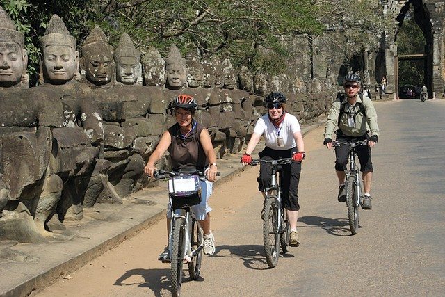 Cambodia – Happy moment for family in Siem Reap 5 days